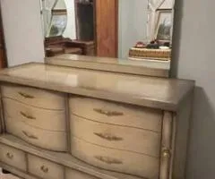 Mid-Century Modern Bassett Blonde Mahogany DRESSER w/ 8 Drawers - $120